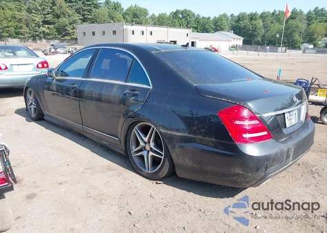 2013 Mercedes-Benz S 550 z USA, uszkodzony, nr VIN WDDNG7DB7DA520577